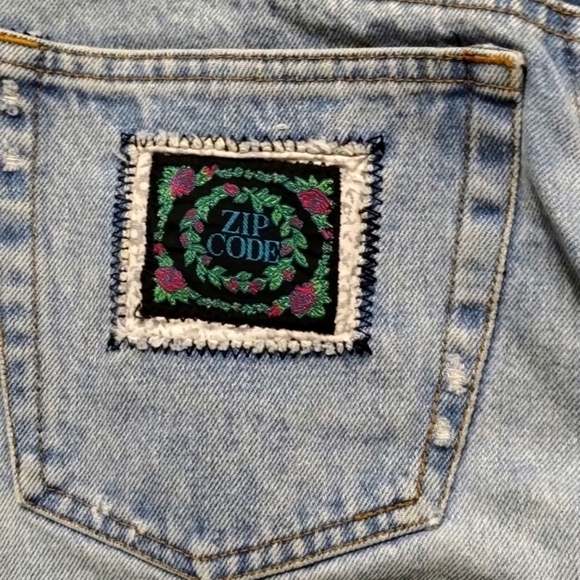 Vintage High Rise Zip Code Jeans Size 9/10 Heavily Distressed Flowers Mom jeans - Picture 11 of 17